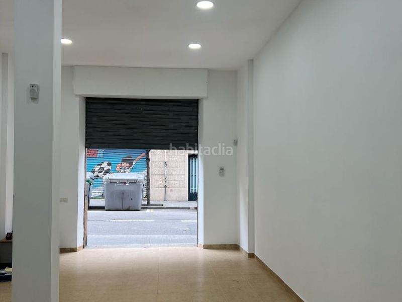 Foto 0ffc1b1a-9fb7-47eb-8675-31a2e5eb0b83. Alquiler local comercial en moianes 63 local renovado cerca de pl.españa en Barcelona