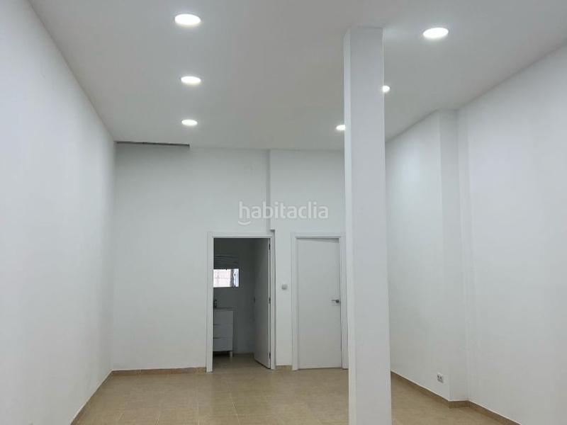 Foto 6a64bdbd-65b2-4ac9-9e25-2c737d42ee1c. Alquiler local comercial en moianes 63 local renovado cerca de pl.españa en Barcelona