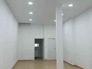 Miete Geschäftsraum in Moianes 63. Local renovado cerca de pl.españa