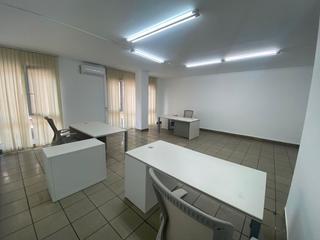 Miete Büro in Vidal i jumbert 10. ¡visitalo hoy y empieza mañana!