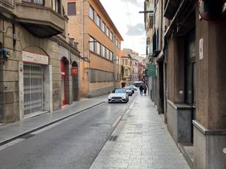 Lloguer Aparcament cotxe a Carrer de manlleu 77. Carratera manlleu i ronda camprodon (centre)