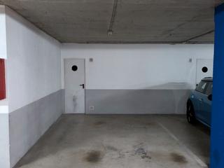 Aparcament cotxe a Carrer del músic jaume isern 94. Parking con trastero zona isern