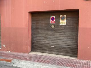 Aparcament cotxe a Cabanyes 61