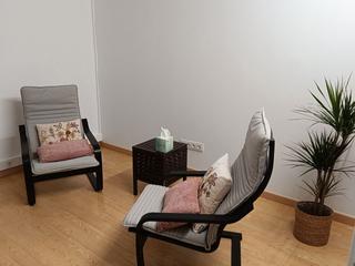 Rent Office space in Carrer vilafant 38. Despacho en local de plata baja