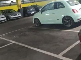 Parking coche en Cristóbal de moura 152. Plaza para coche grande
