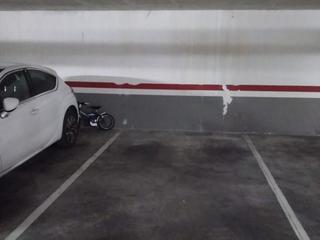Miete Autoparkplatz in Avinguda ausiàs march 26. Se alquila plaza de garaje para coche grande
