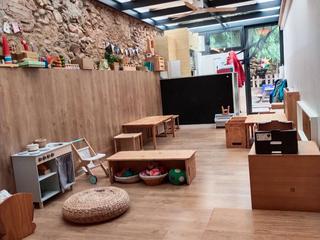 Traspaso Local Comercial en Calabria 110. Escoleta en traspàs