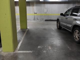 Rent Car parking in Amadeu torner  85. Plaza de parking en alquiler