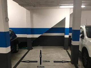 Aparcament cotxe a Rafael casanova 10. Plaza de garaje en venta en viladecans