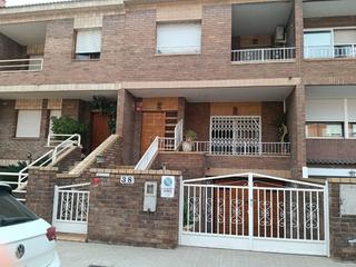 Casa adossada a Carrer camí ral 38. Gran casa