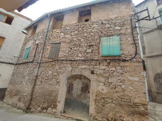 Casa adossada a Carrer la pau 10. Casa rústica en el municipio de la fatarella – 3 plantas, 300 m²