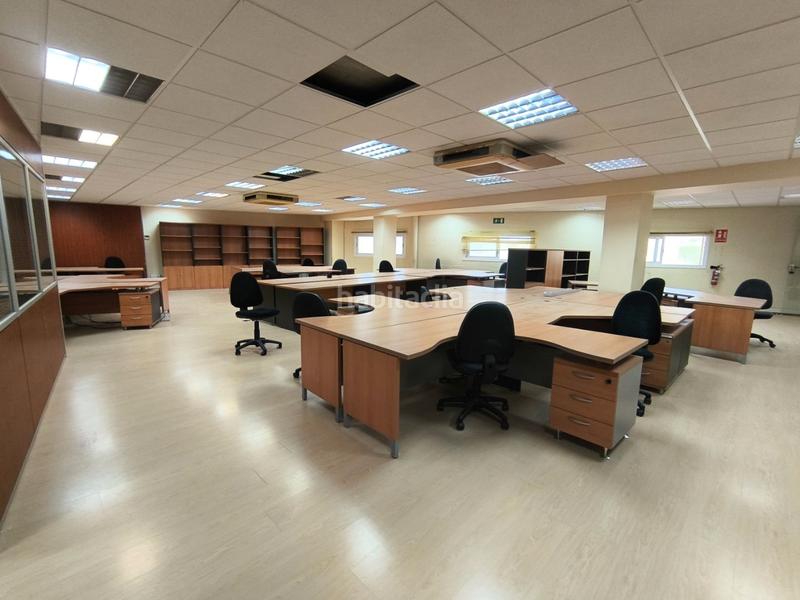 Foto c4a6ddf7-c796-4081-a25a-ffda8f15cacb. Miete büro in carrer indústria in Califòrnia-Santa Madrona Masnou (El)