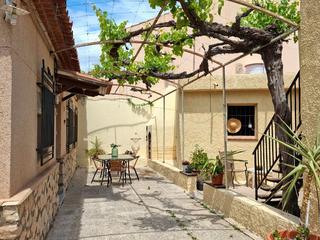 Chalet à Camino parador de los seguras 41. Casa de 170m2 con jardin cerca del centro