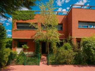 Maison jumelée à Carretera de caldes 52. Casa en comunidad cerrrada con dos plazas de parking, trastero,