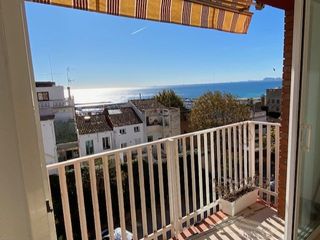 Piso en Carrer 1r. de maig 24. Precioso piso con piscina y vistas al mar