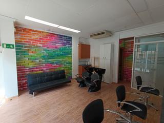 Location Local commercial à Prat de la riba 16. Peluquería en alquiler
