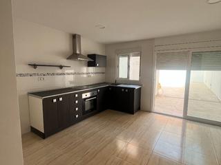 Pis a Carlos linde 8. Planta baja con patio privado de 90 m² en zona bien comunicada