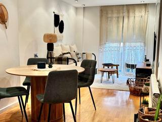 Etagenwohnung in Carrer navarra 41. Apartamento con 2 plazas de parking