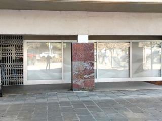 Local Comercial a Carrer pl. jacint verdaguer 1. Local comercial situado en zona muy céntrica