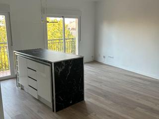 Pis a Passeig de ramon berenguer iii 35. Vivienda muy luminosa para entrar a vivir.