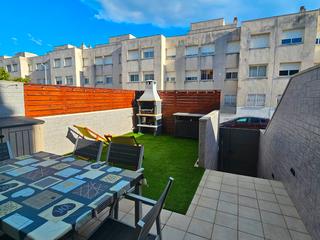 Casa aparellada a Avenida jaume i 126. Bonita casa en cubelles 2 línea de mar.