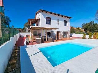 Xalet a Carrer de l'alzina 33. Amplia y acogedora vivienda en venta particular, estratégicament