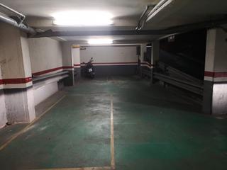 Aparcament cotxe a Ronda sant pere 28. Raco parking per aparcar 2 cotxes, motos i bicicletes