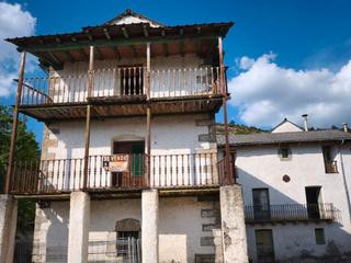 Casa a Roseras 1. Casa de 545 m2 en centro de pueblo, con posiblidad de hacer dos