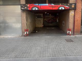 Aparcament cotxe a Calle doctor martí julia  60. Parking calle doctor martí julia