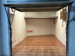 Car parking in Enderrocades 6. Se vende parquing cerrado con altillo en garaje comunitario en g