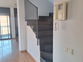 Duplex à Avinguda de lleida 122 3. Habitaciones grandes, cocina grande,soleado buena ubicación.