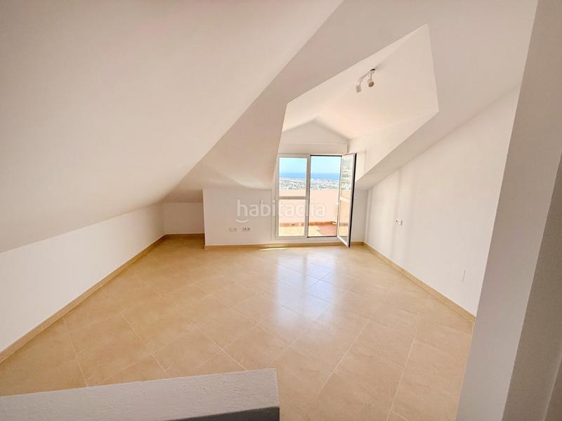 Foto 8ddd53a6-b673-4714-b0f8-c7464ae89c8d. Alquiler dúplex en calle la tajea 3 ático dúplex pueblo: vistas de ensueño y exclusividad en Benalmádena