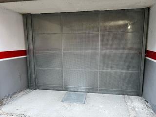 Aparcament cotxe a Via augusta 29. Ubicación  excelente , a 100 metros del ayuntamiento