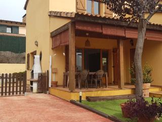 Casa aparellada a Mas sagrera 19. Casa pareada amb jardí i piscina a santa cristina d’aro! ideal p
