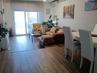 Casa adossada a Migdía 25. Luminosa, espaciosa, fresca en verano.