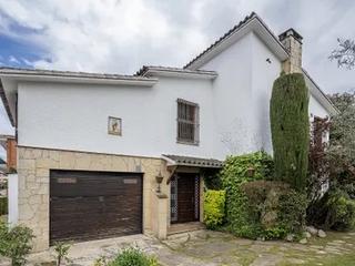 Maison à Reverend pere bonastre 27. ¡exclusiva torre en el centro de llinars del vallès a cuatro vie