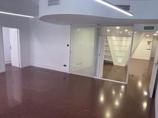 Rent Office space in Carrer de galileu 285. Excelente oficina y su ubicacion para su uso inmediato