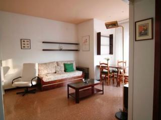 Loft en Bordeus 32. Piso en venta en les corts con balcón soleado