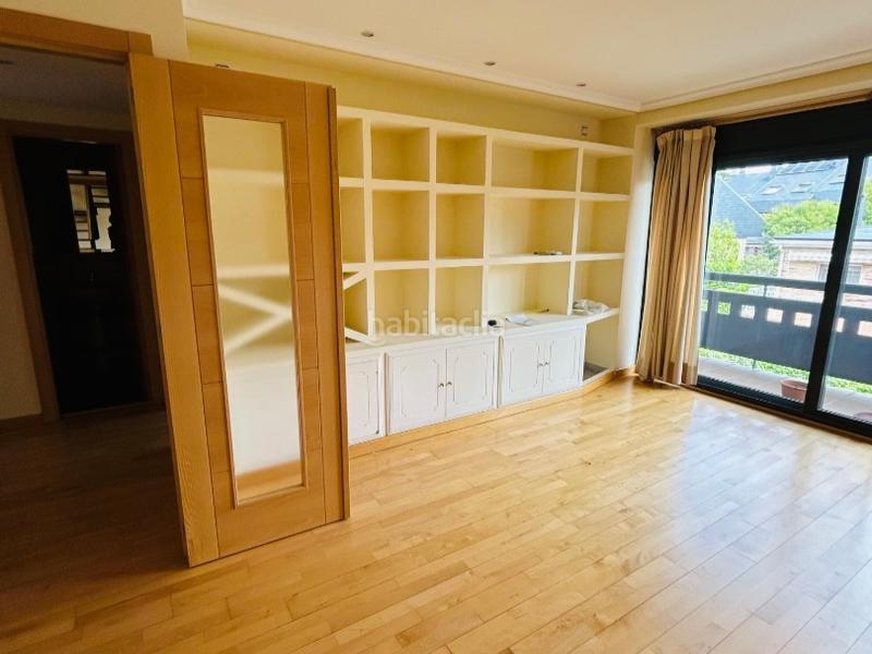 Foto b12a0b7e-7ada-4a2a-8499-121251acad59. Affitto duplex in manises 2 in Estación Pozuelo de Alarcón