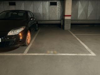 Parking voiture à Masnou 39. Plaza de parquing para coche pequeño