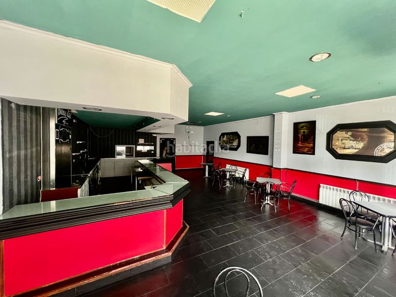 Foto b04bf438-286c-4d1c-818a-1be8de852133. Rent business premise in avenida santiago 12 in Estrada (A)