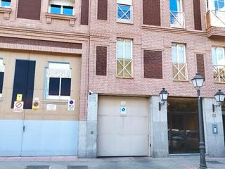 Miete Autoparkplatz in Calle de ayala 74. Alquiler plaza garaje