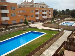 Pis a Vicens martorell 22. Excelente piso de 3 habitaciones con piscina i garaje en mas bal