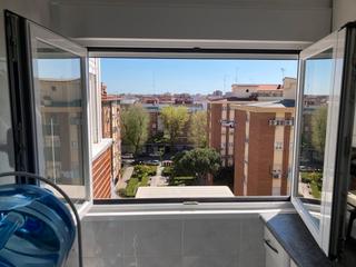 Piso en Camino viejo de leganes 101. Piso en venta en edificio con portero, planta 8 con ascensor y b