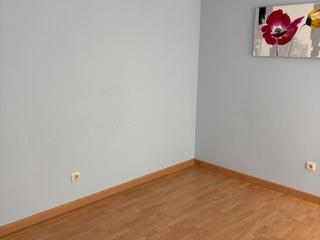 Rent Office space in Carrer gran 85 baixos 85. Se alquila sala