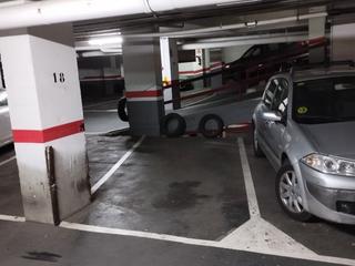 Lloguer Aparcament cotxe a Paseo de la zona franca 208. Plaza de garaje para coche mediano