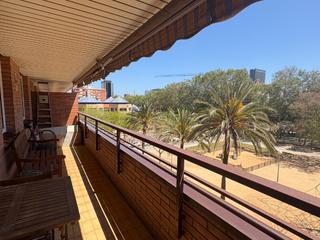 Appartement à Gran via de les corts catalanes 904. Piso de 4 habitaciones soleado en poblenou