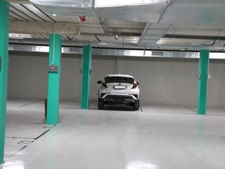 Rent Car parking in Plaza europa 78. Parking amplio para coche grande