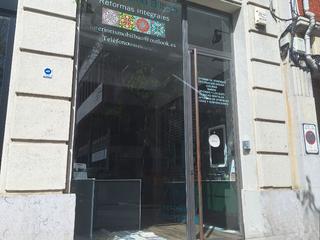 Local Comercial a Simon bolivar 30. Se vende local comercial con negocio de decoracion