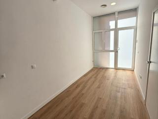 Locale commerciale in Carrer francesc macià 15. Local totalmente reformado para entrar a vivir perfecto para par